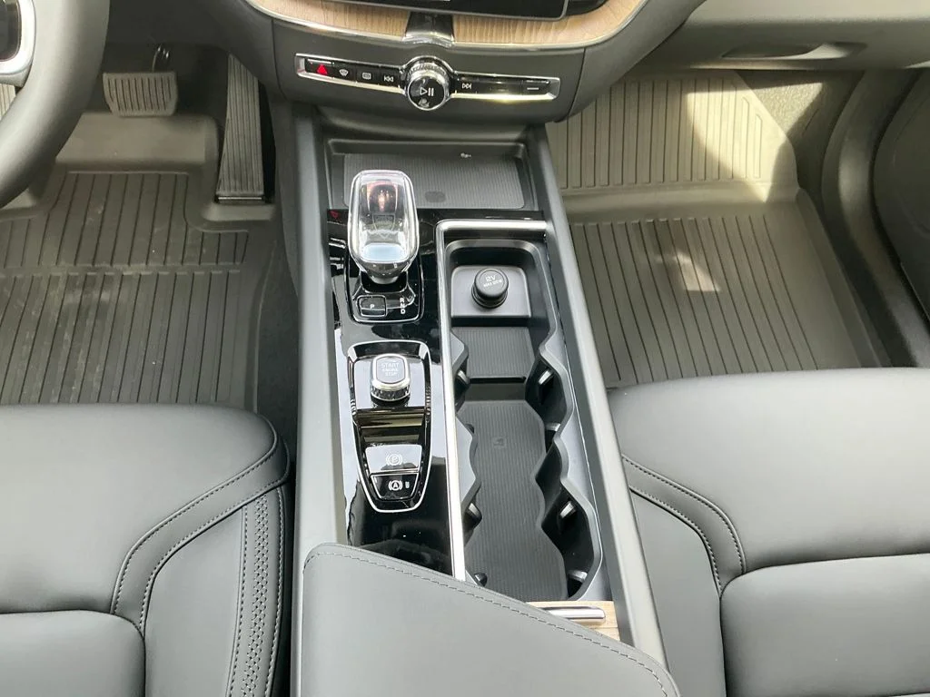 2026 Volvo XC60 Plus - Photo 11