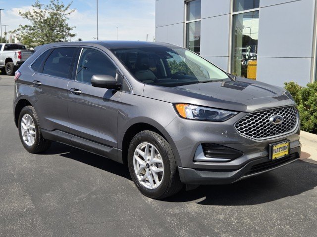 Used 2024 Grey Ford SEL image 3