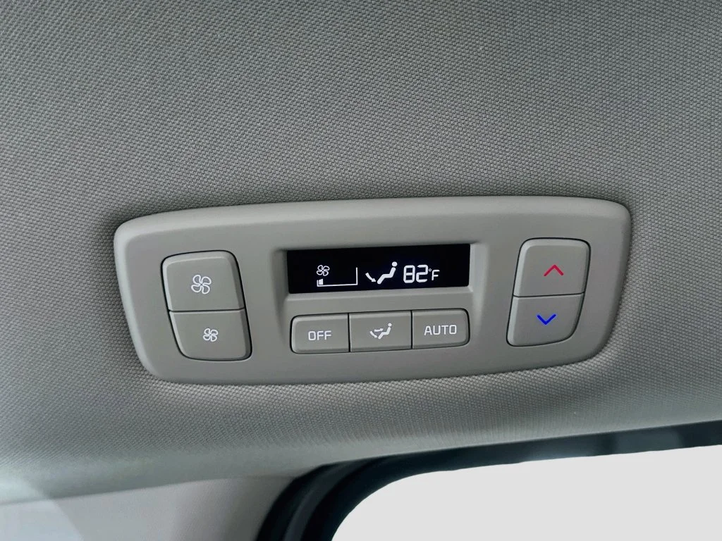 New 2027 Ceramic Silver Kia LXS image 25