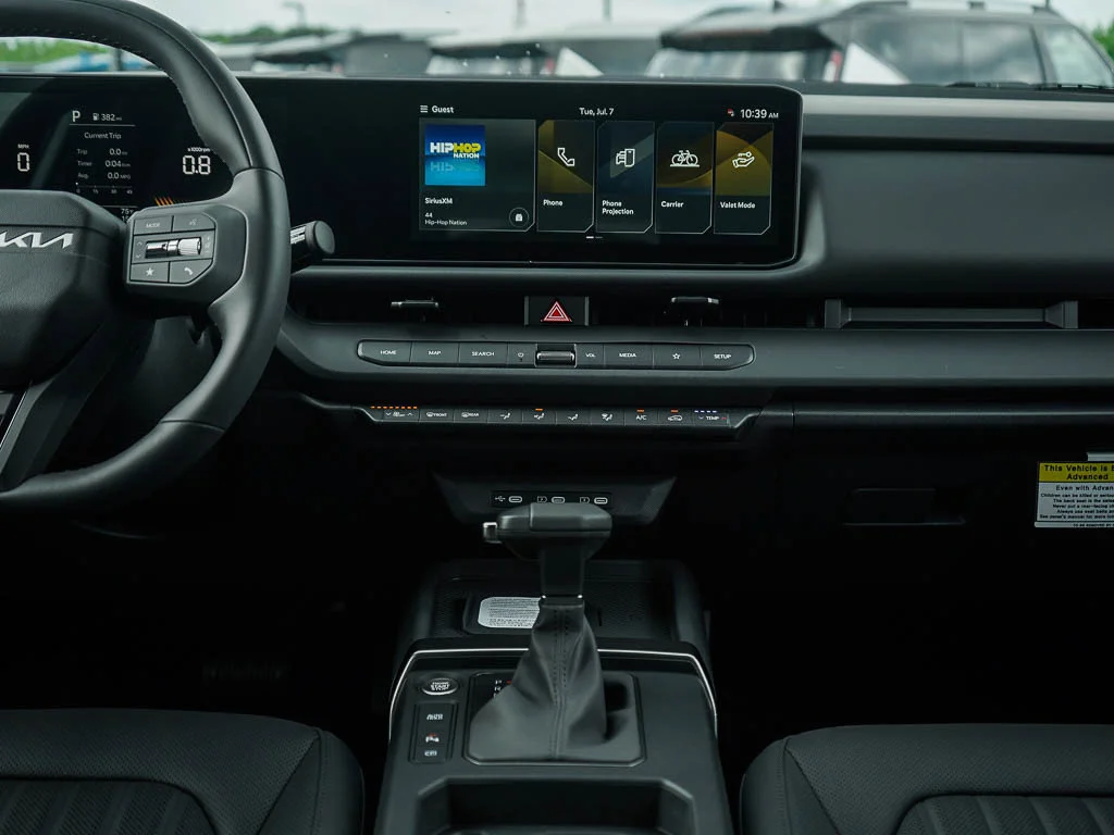 New 2027 Snow White Pearl / Black Roof Kia X-Line S AWD image 16