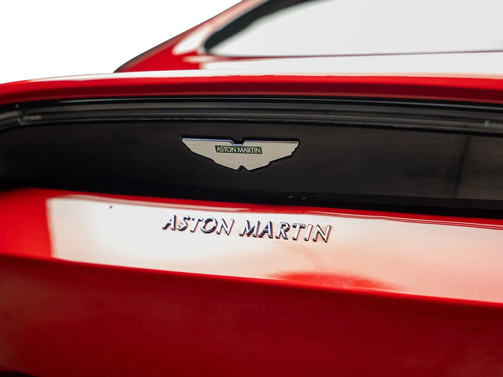 Used 2020 Red Aston Martin Base image 19