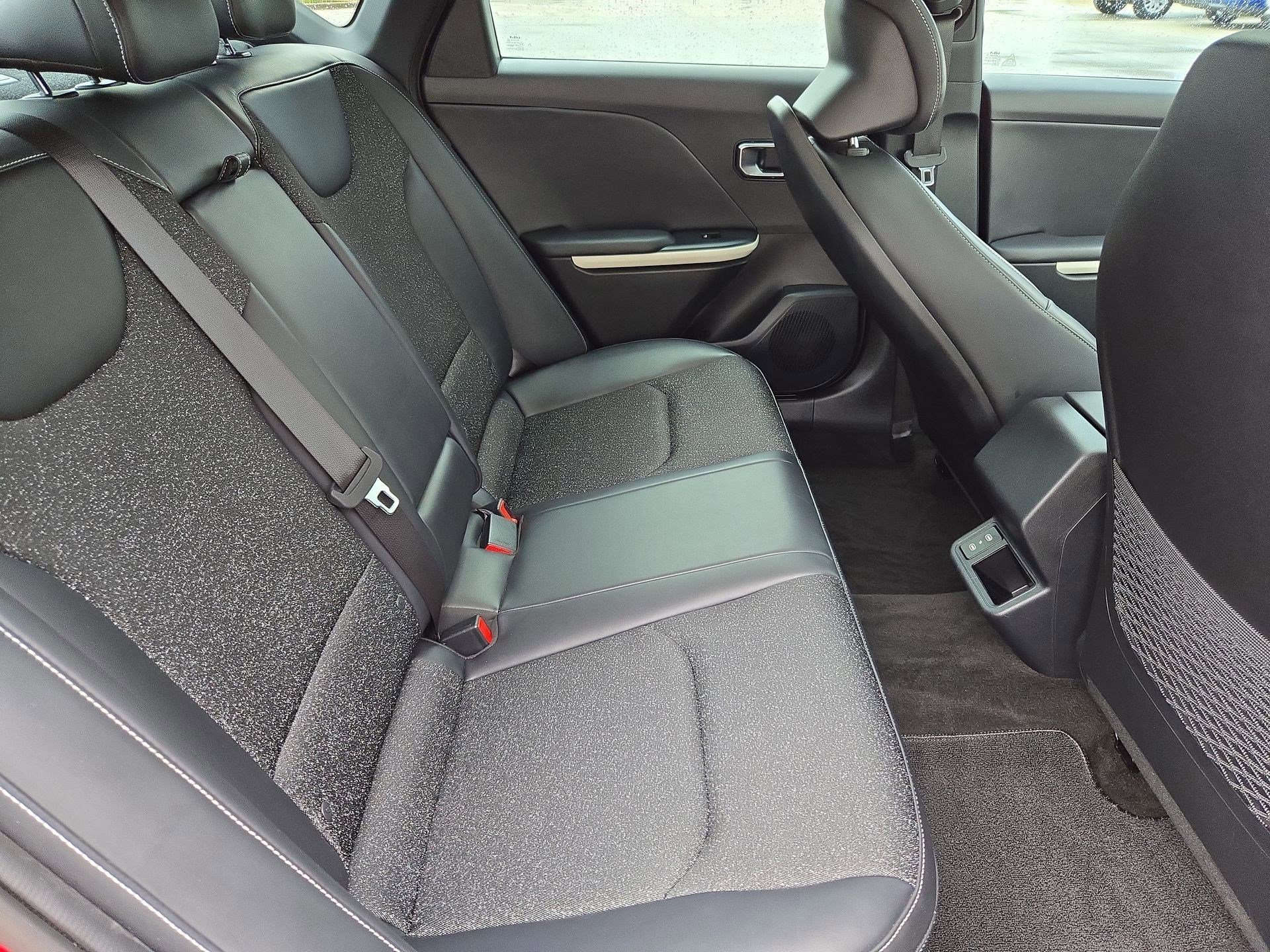 Used 2025 Currant Red Kia GT-Line image 31