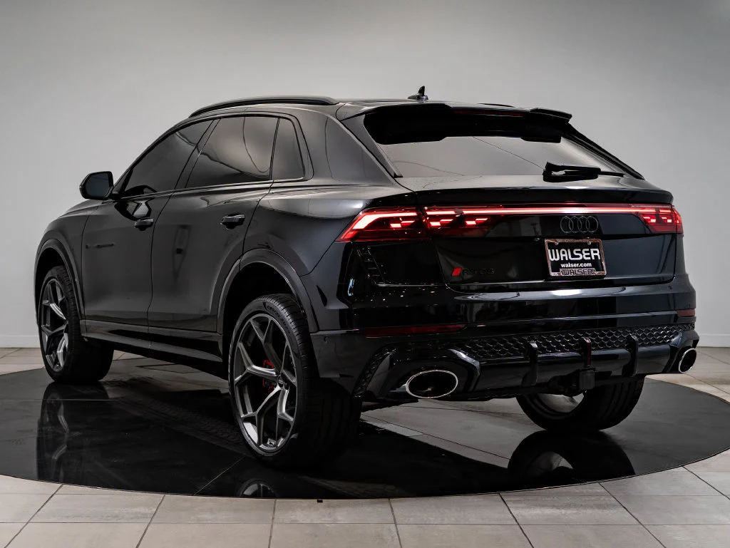 Used 2025 Mythos Black Metallic Audi 4.0T image 6