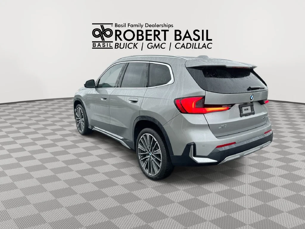 Used 2023 Silver BMW xDrive28i image 6