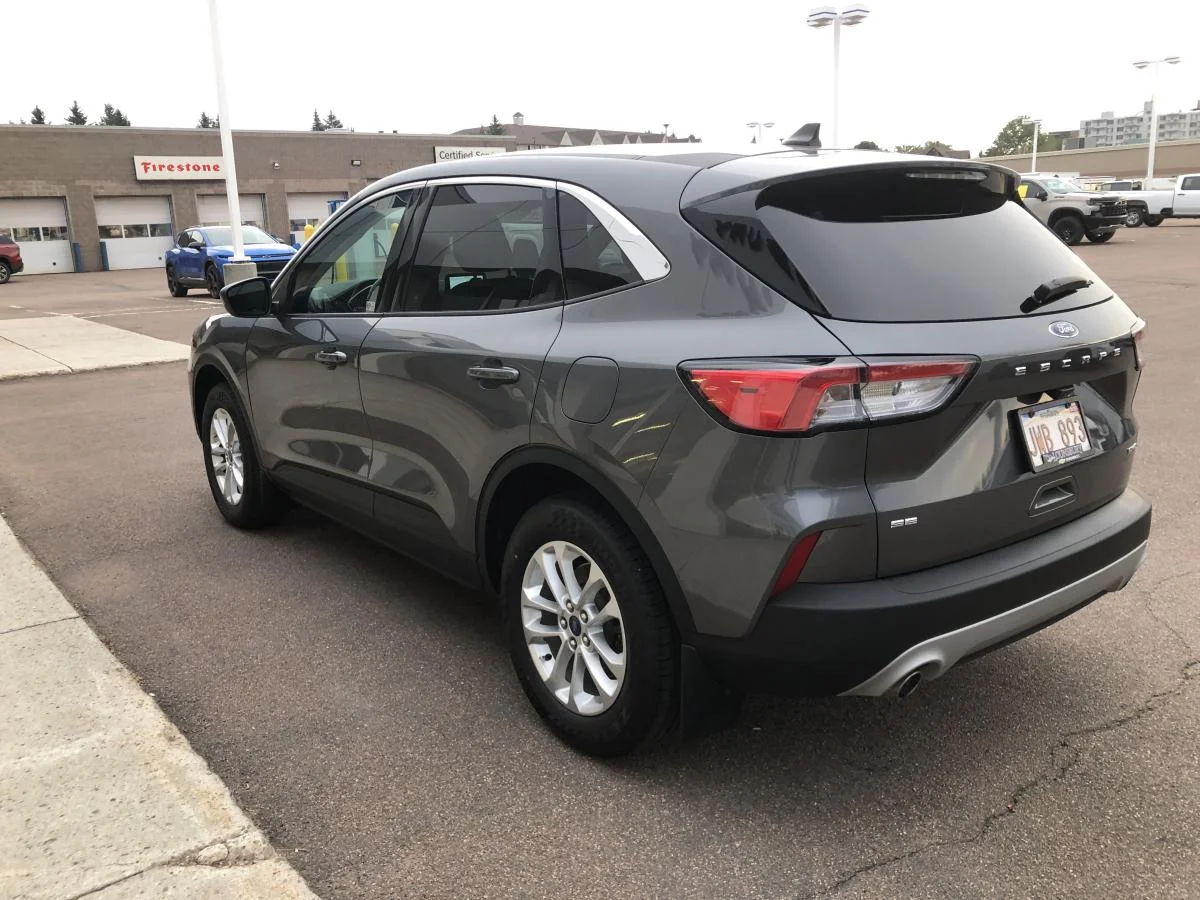 Used 2021 Grey Ford SE AWD image 6