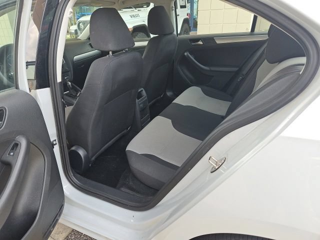 Used 2017 White Silver Metallic Volkswagen 1.4T S image 14