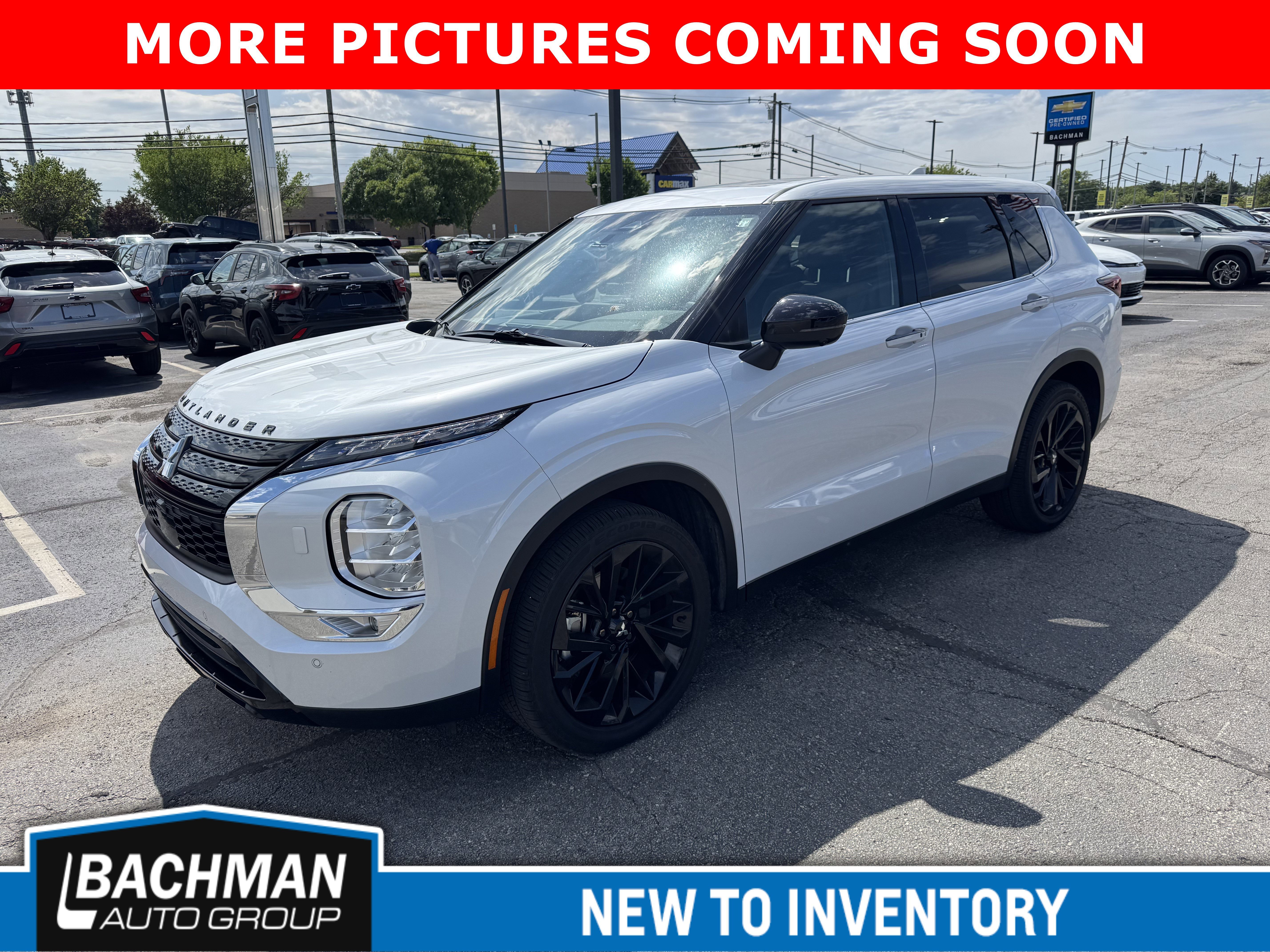 Used 2024 White Diamond Mitsubishi SE Black Edition w/Pano Roof image 3