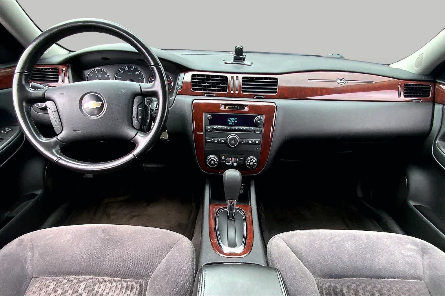 Used 2010 Silver Ice Metallic Chevrolet LT image 15