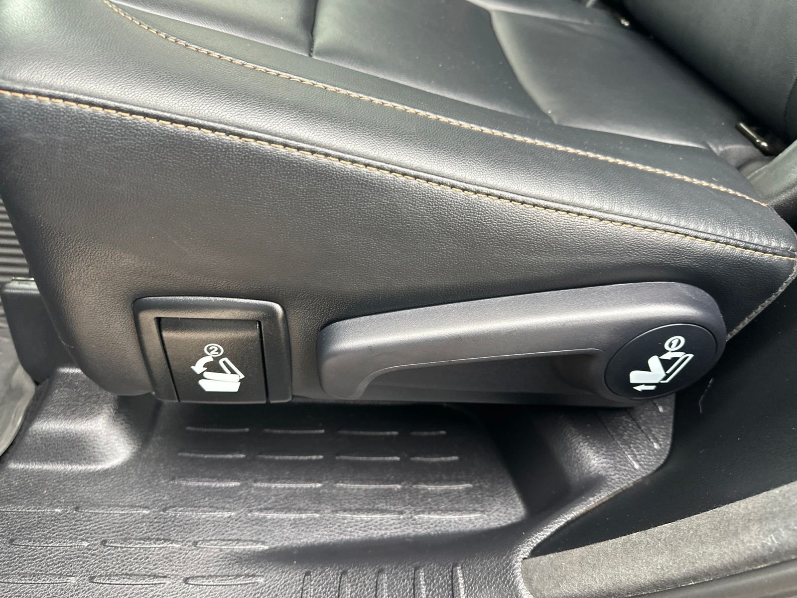 Used 2017  Toyota XLE image 24