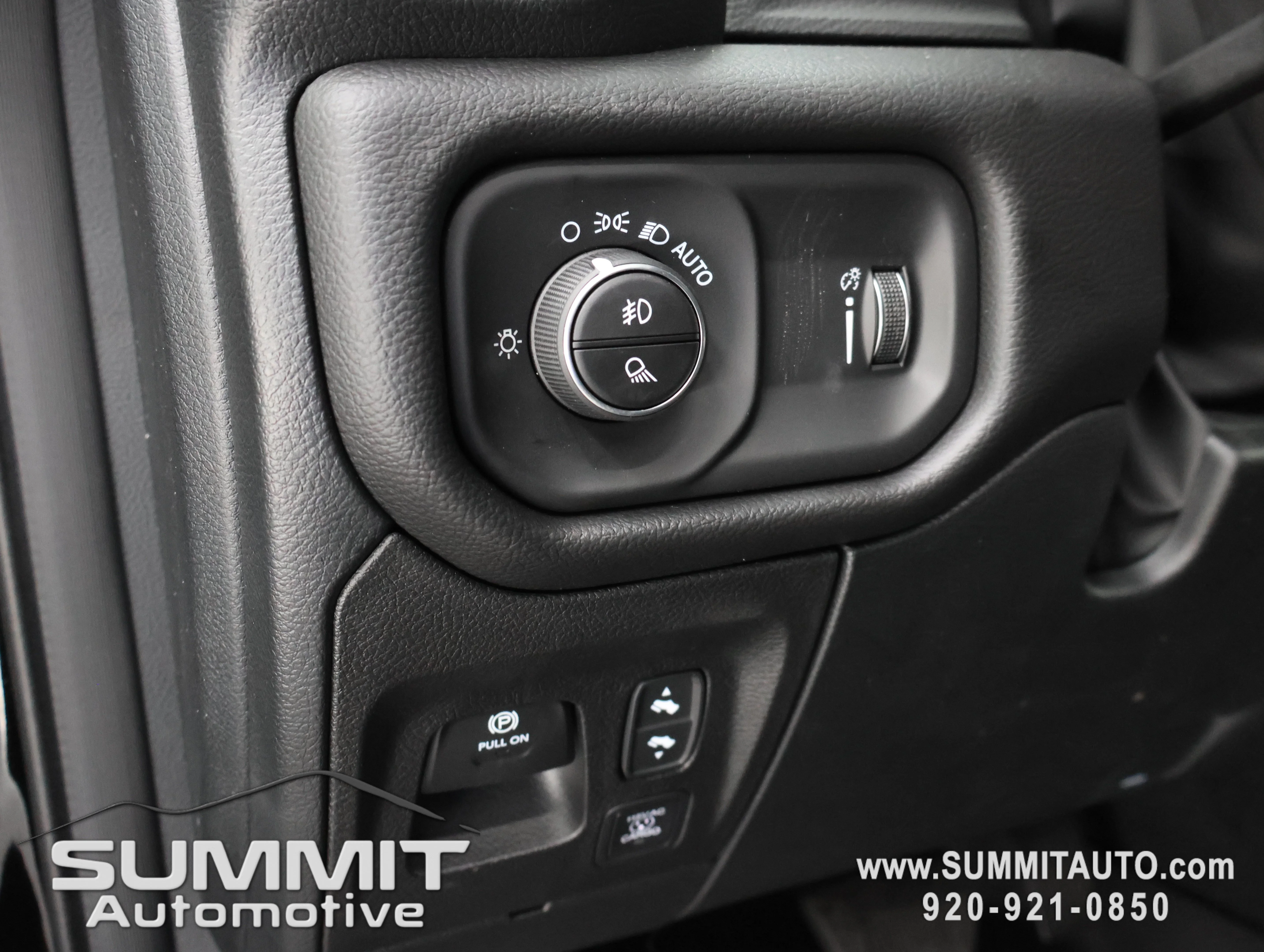 New 2026 Diamond Black Crystal Pearl-Coat Exterior Paint RAM Big Horn/Lone Star image 42