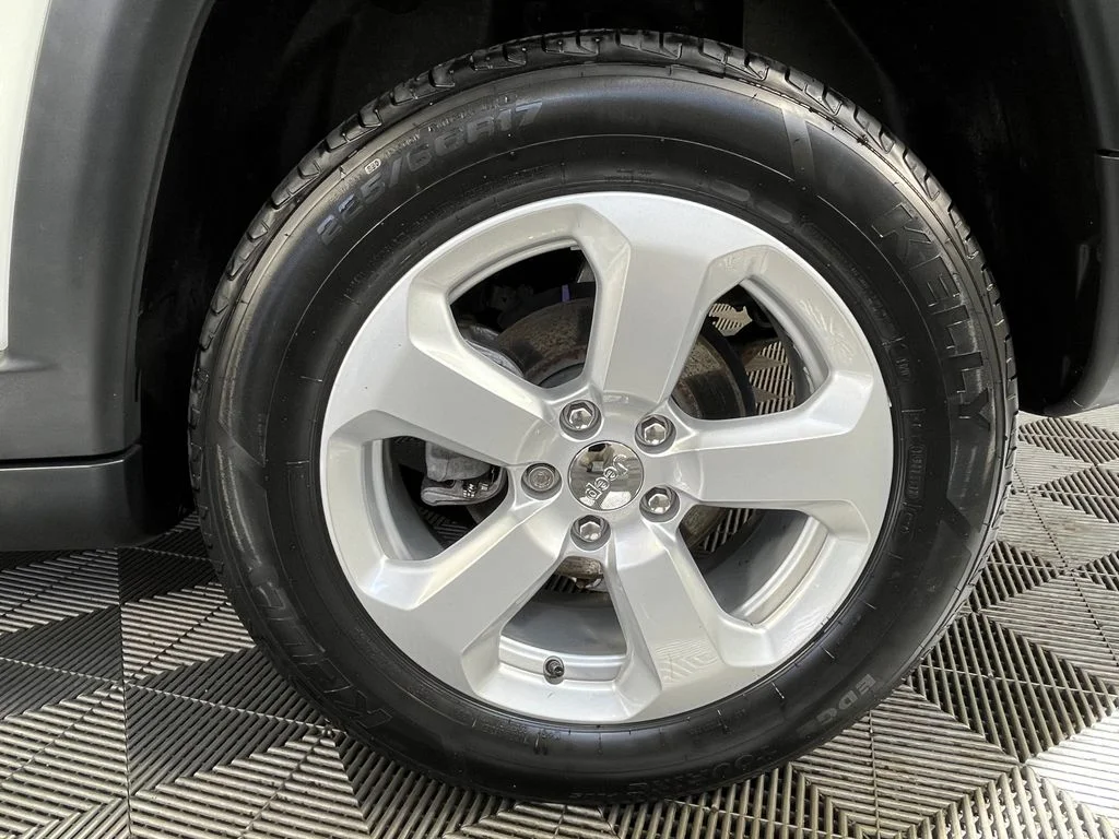Used 2020 White Jeep Latitude image 18