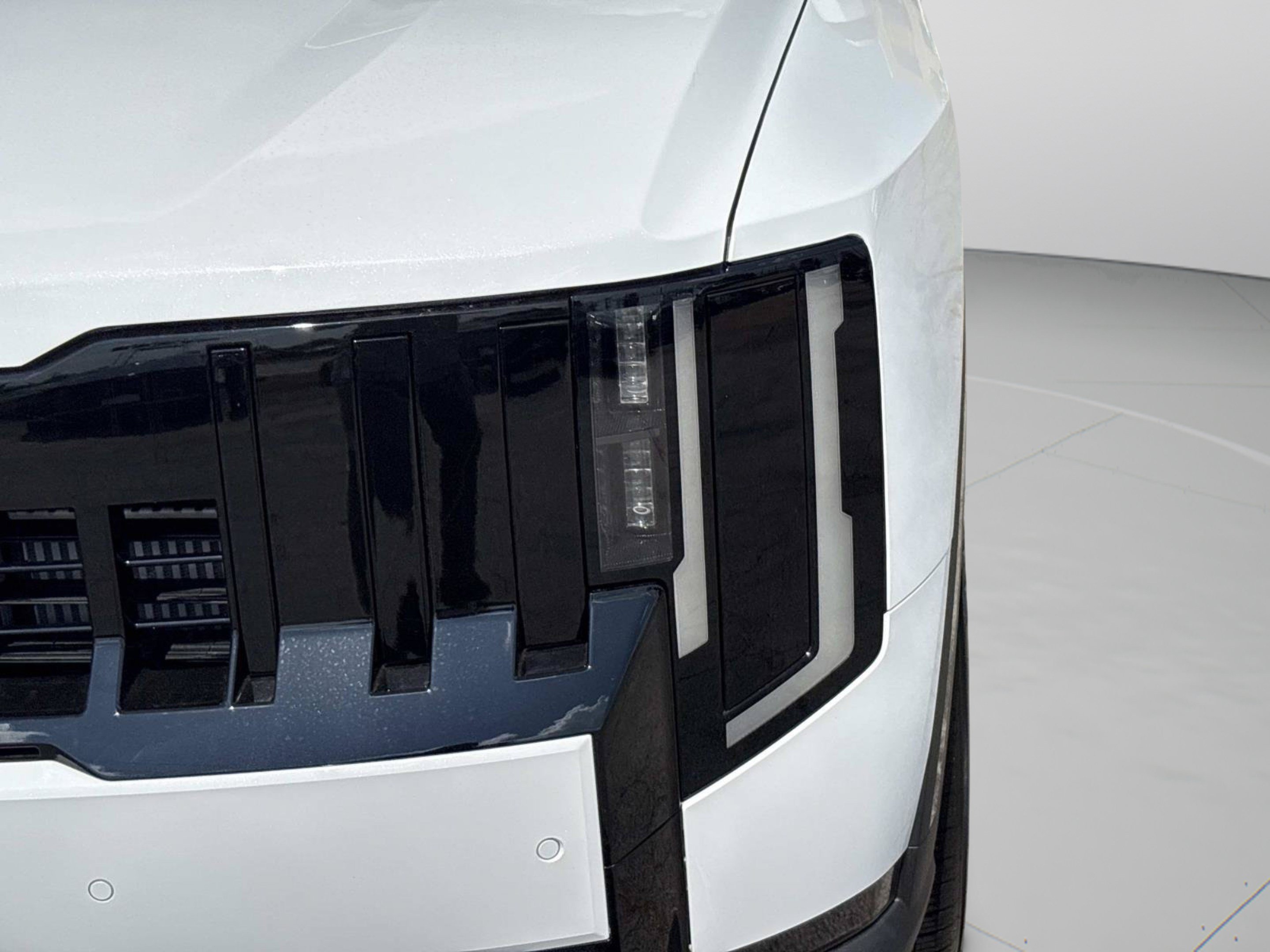 New 2027 Glacial White Pearl Kia EX image 31