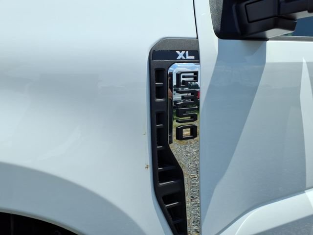 New 2026 Oxford White Ford XL image 9