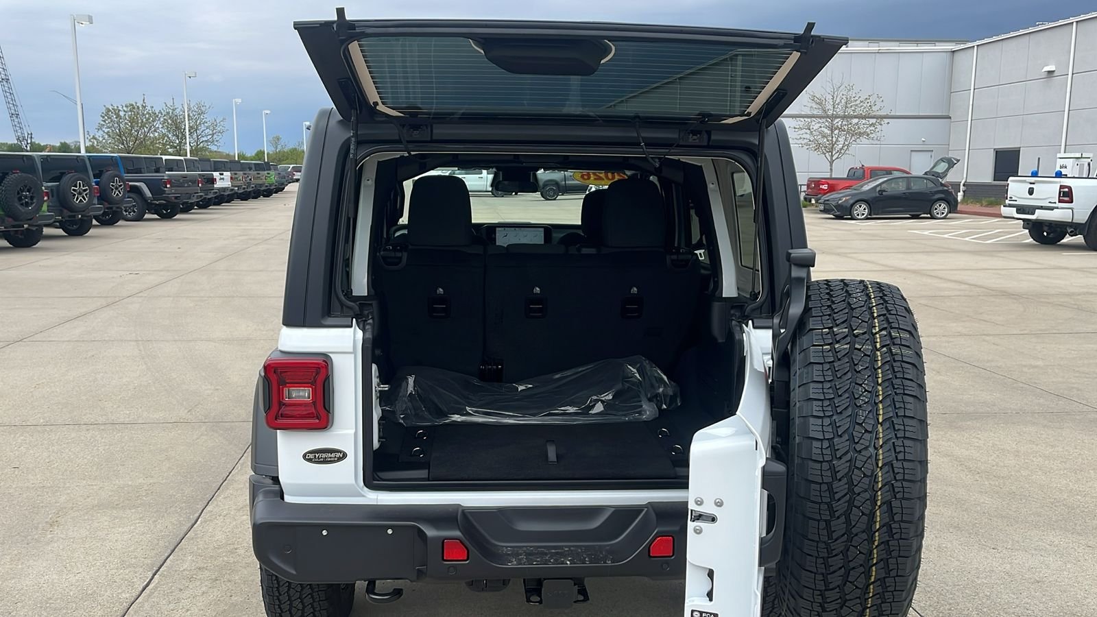 New 2026 Bright White Clear-Coat Exterior Paint Jeep Sport S image 11