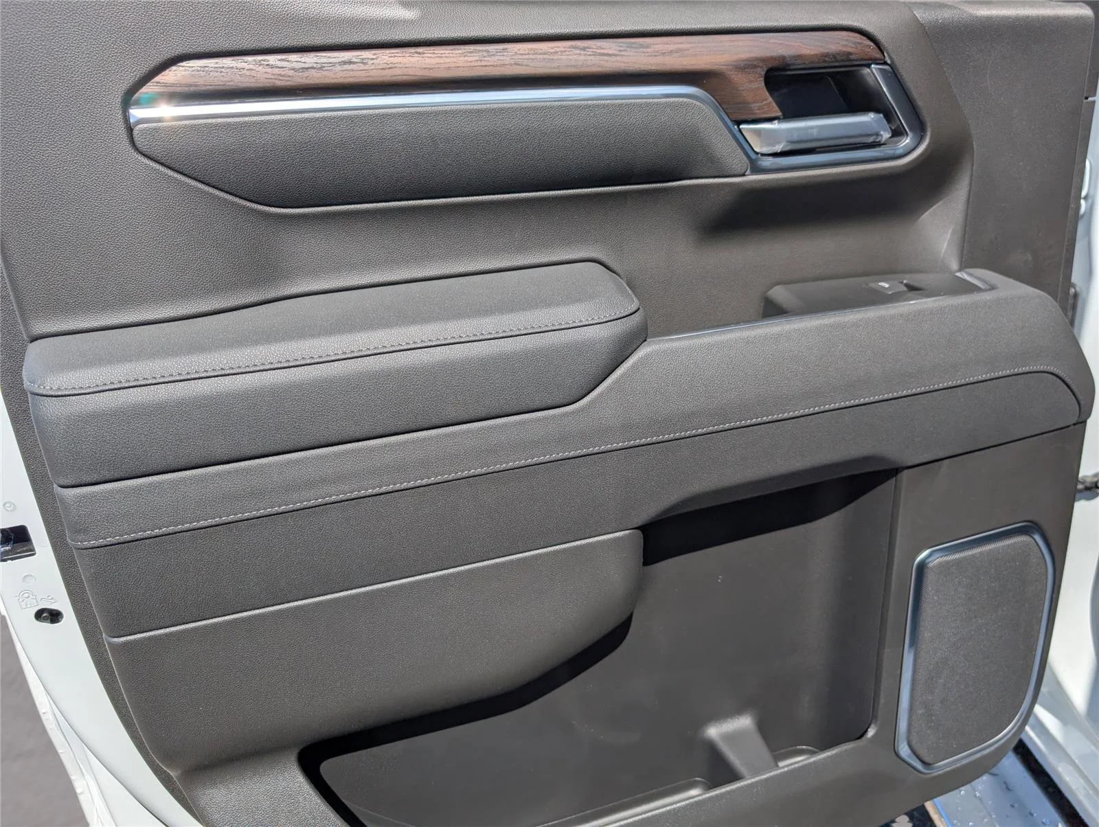 New 2026 Summit White GMC SLT image 19