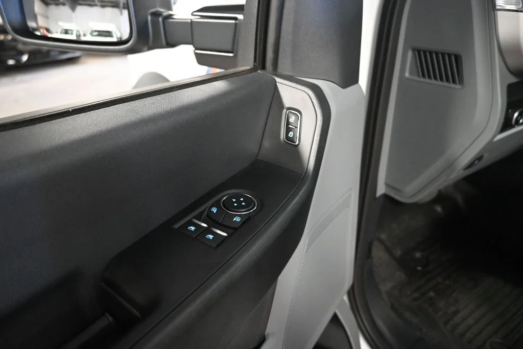 New 2026 Oxford White Ford XL image 12