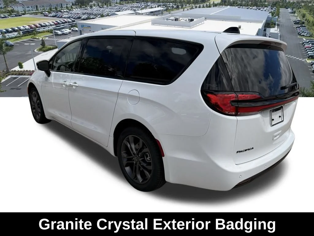New 2026 Bright White Clear-Coat Exterior Paint Chrysler Select image 6