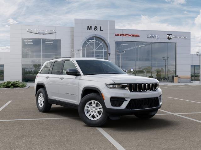 New 2025 Bright White Clear-Coat Exterior Paint Jeep Laredo image 47