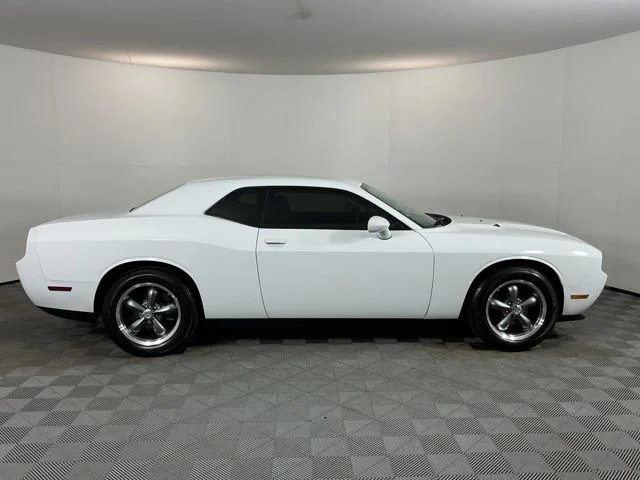 Used 2013 Bright White Dodge SXT image 4