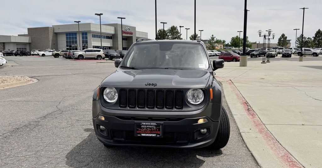Used 2018 Gray Jeep Latitude image 3