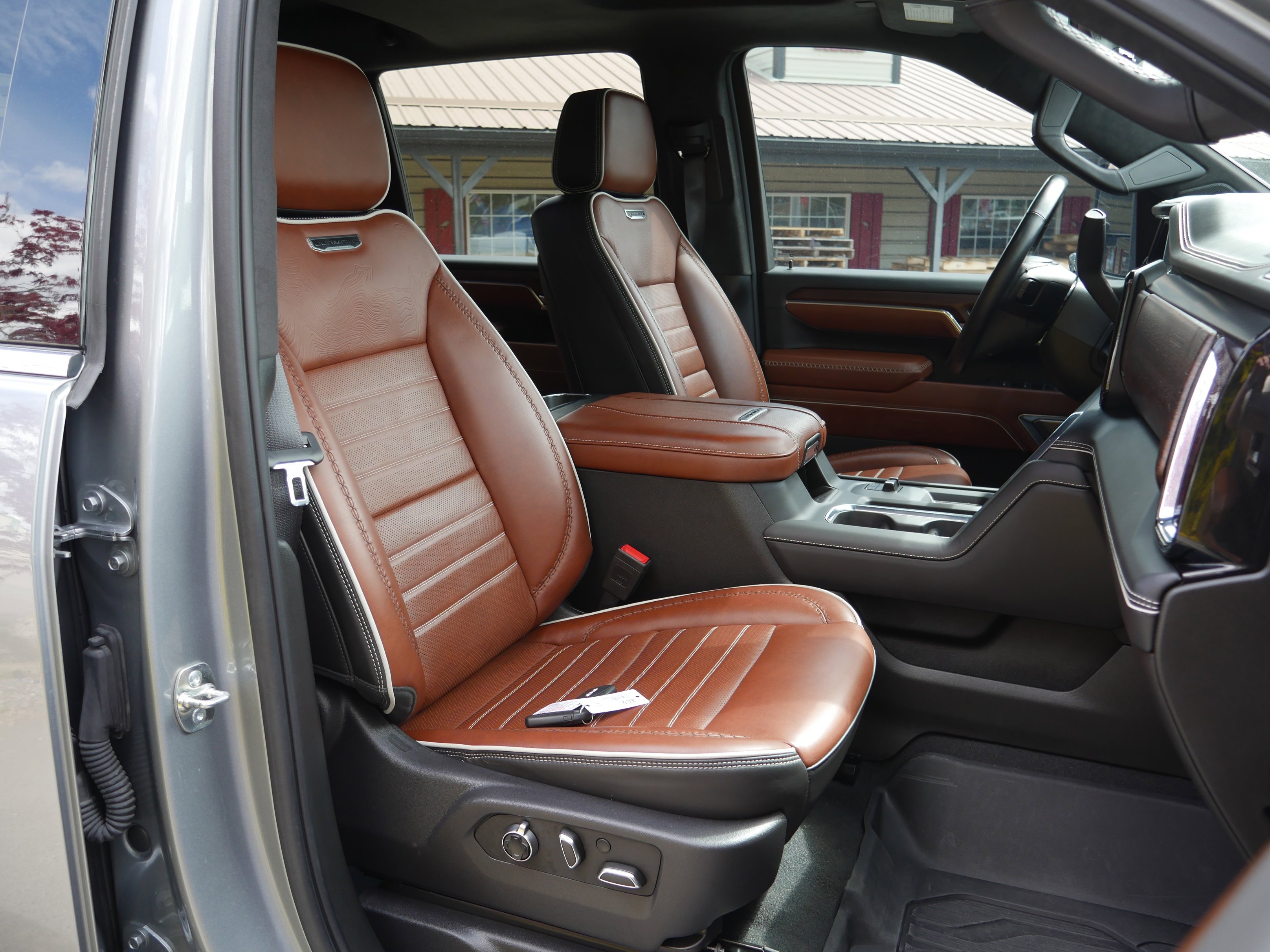 Used 2025 Sterling GMC Denali Ultimate image 31
