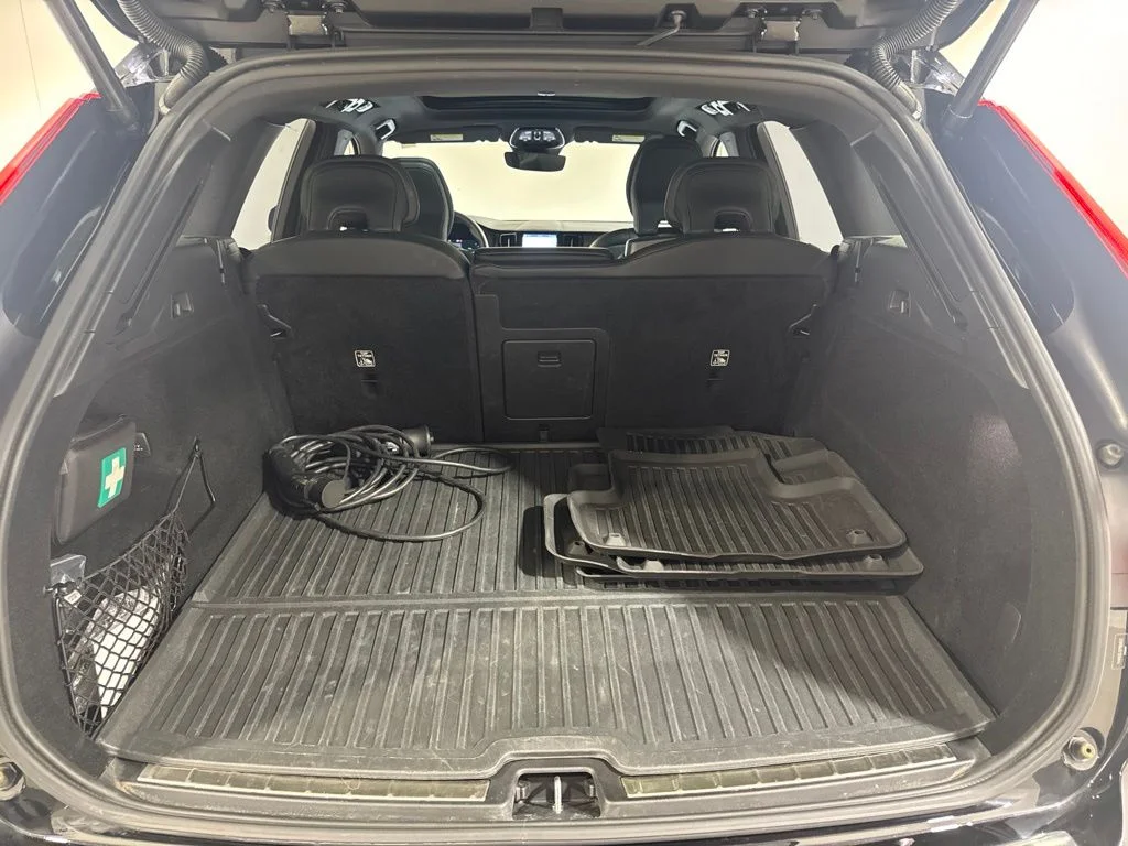 Certified Used 2024 Onyx Black Metallic Volvo Ultimate image 29