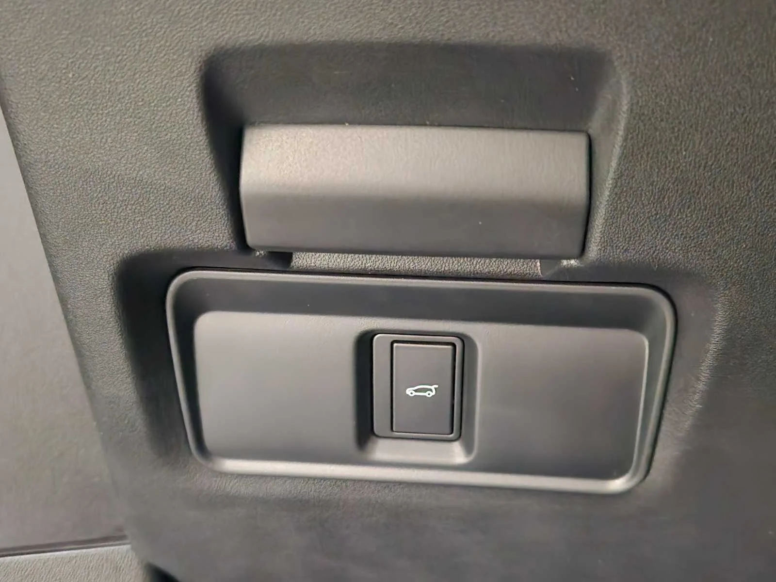 New 2026 Eiger Grey Metallic Land Rover Core S - AWD image 34