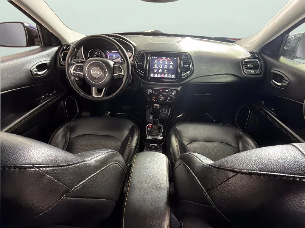 Used 2018  Jeep Limited image 31