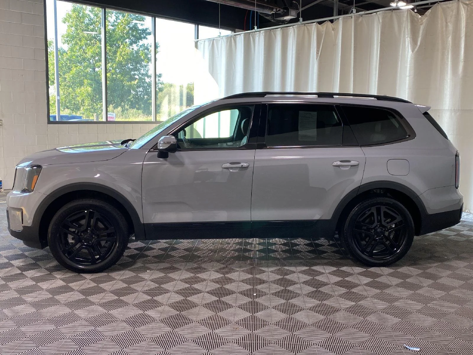 Used 2025 Wolf Gray Kia EX X-Line image 6