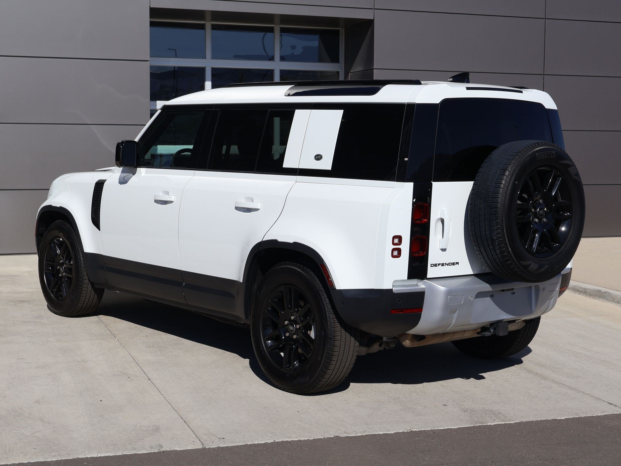 Used 2024 Fuji White Land Rover 110 P300 S image 8