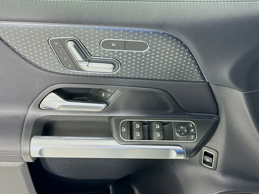 2025 Mercedes-Benz GLB Base - Photo 18