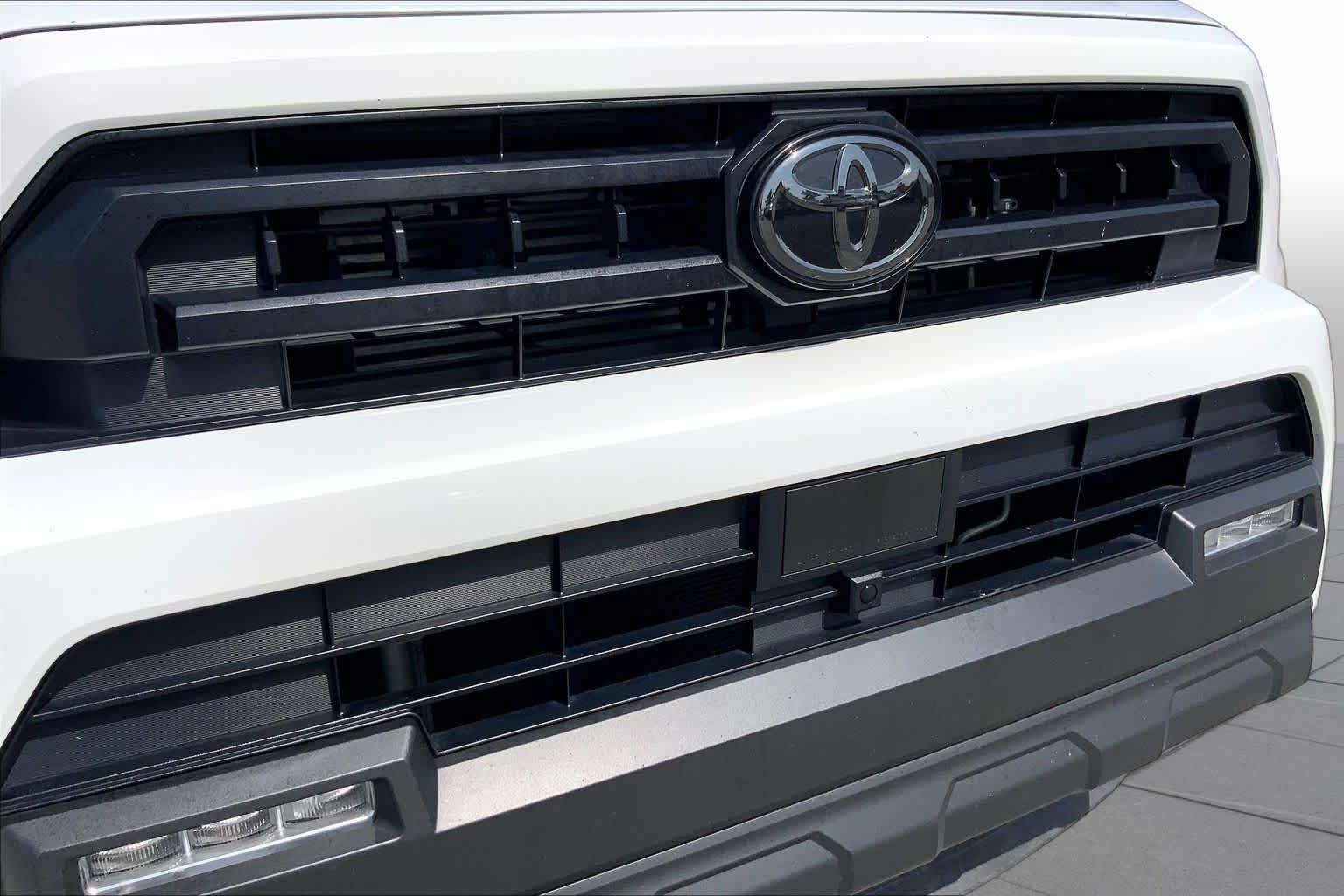 Used 2025 Ice Cap Toyota SR5 image 29