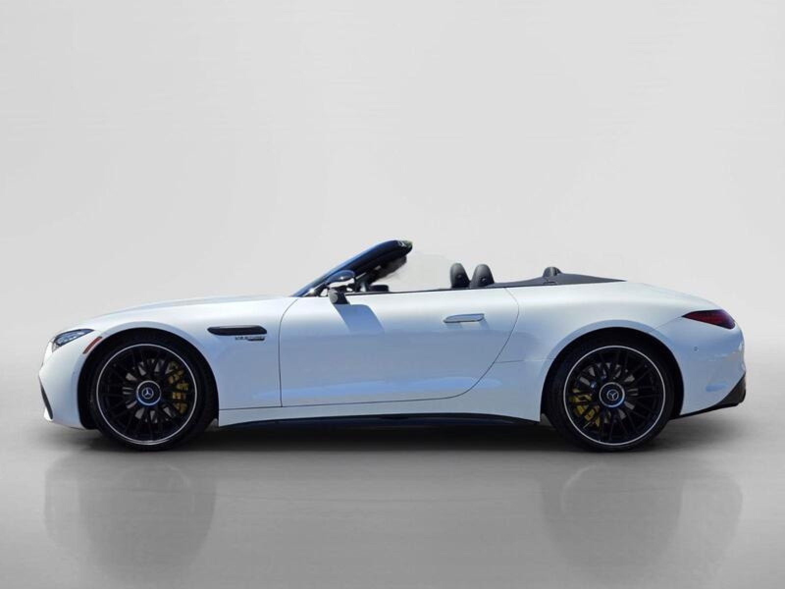 Certified Used 2022 MANUFAKTUR Moonlight White Metallic Mercedes-Benz AMG® SL 55 image 2