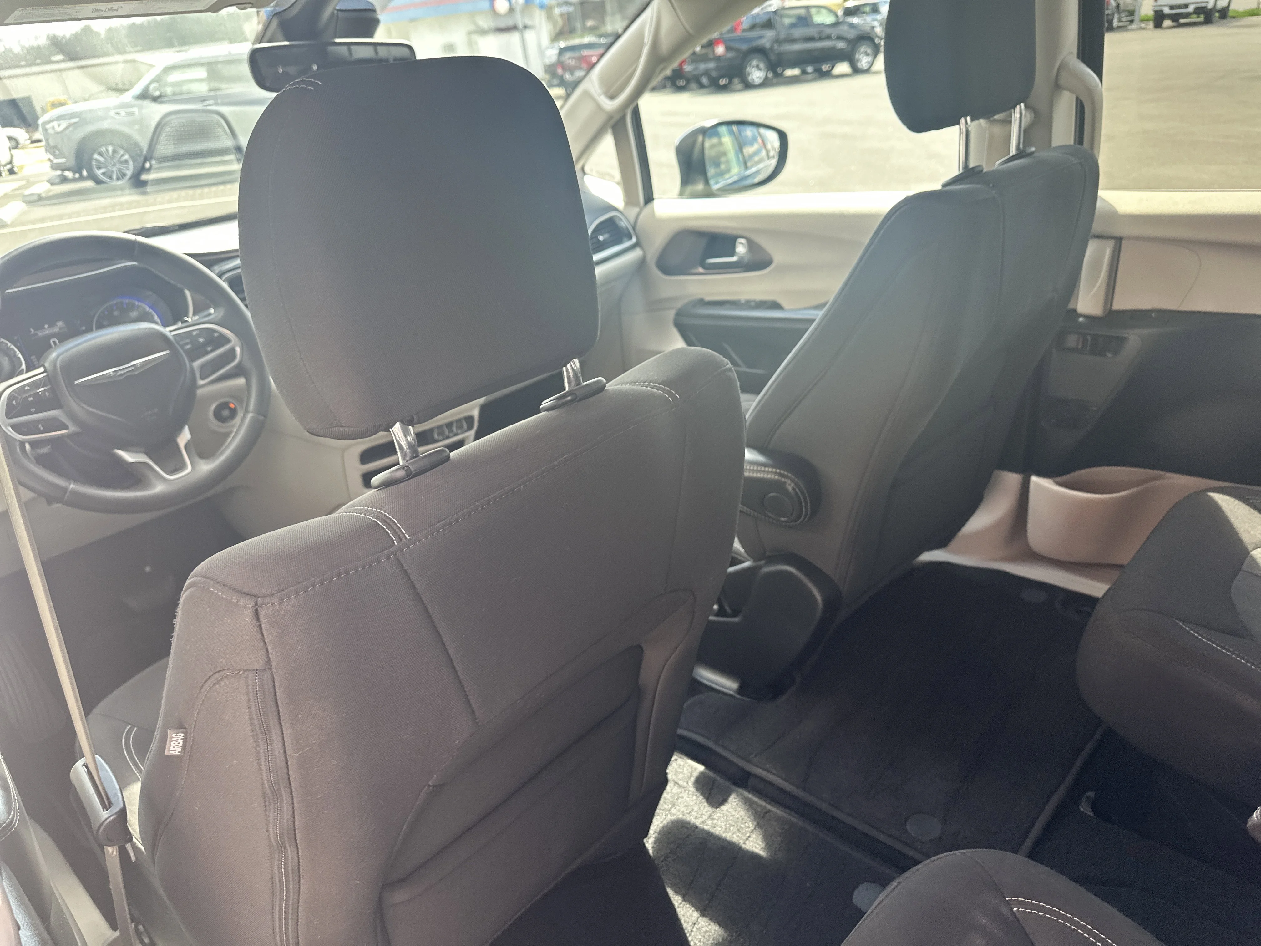 2023 Chrysler Voyager LX - Photo 21
