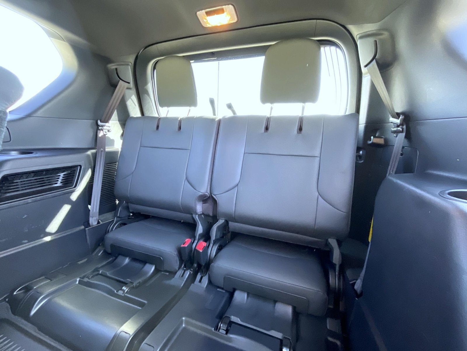 Used 2021 White Lexus 460 image 21