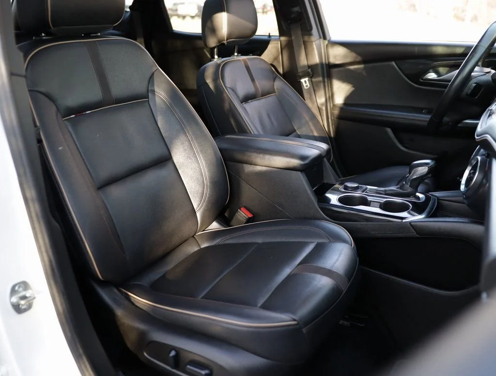 Used 2022 Iridescent Pearl Tricoat Chevrolet Premier image 34