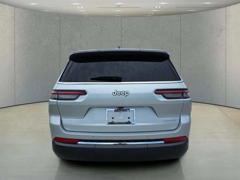 New 2026 Silver Zynith Exterior Paint Jeep Laredo image 6