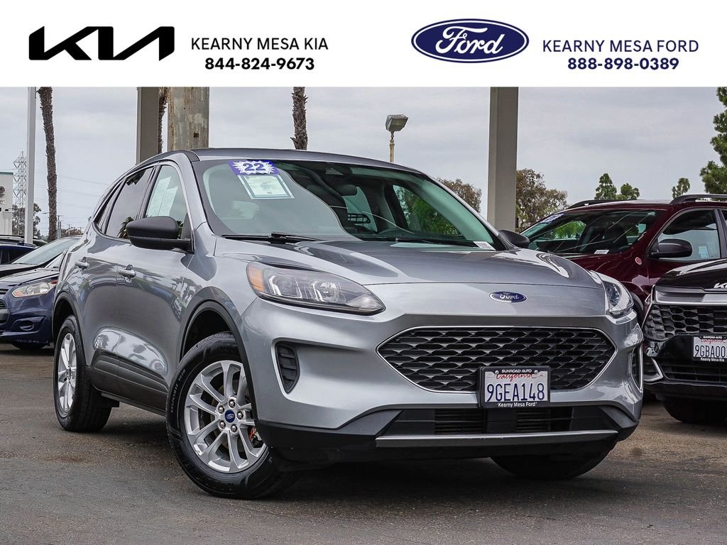 Used 2022 Silver Ford SE image 1