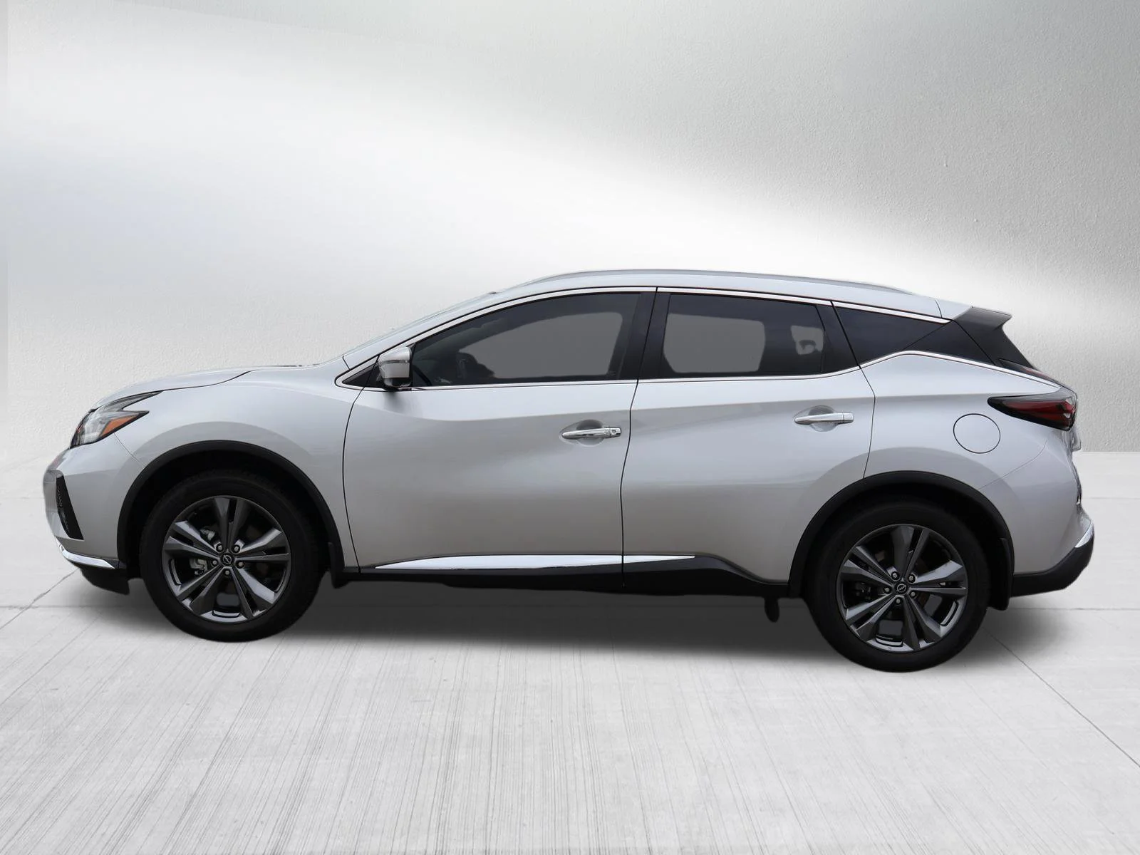 Used 2023 Brilliant Silver Metallic Nissan Platinum image 4