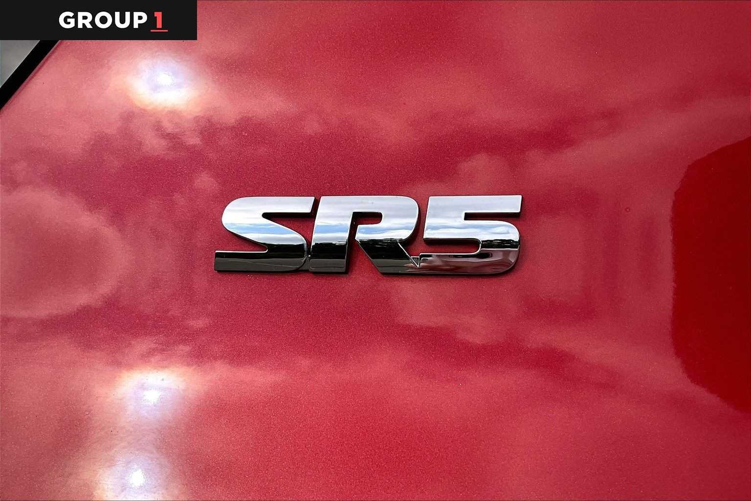 Used 2016 Barcelona Red Metallic Toyota SR5 Premium image 10