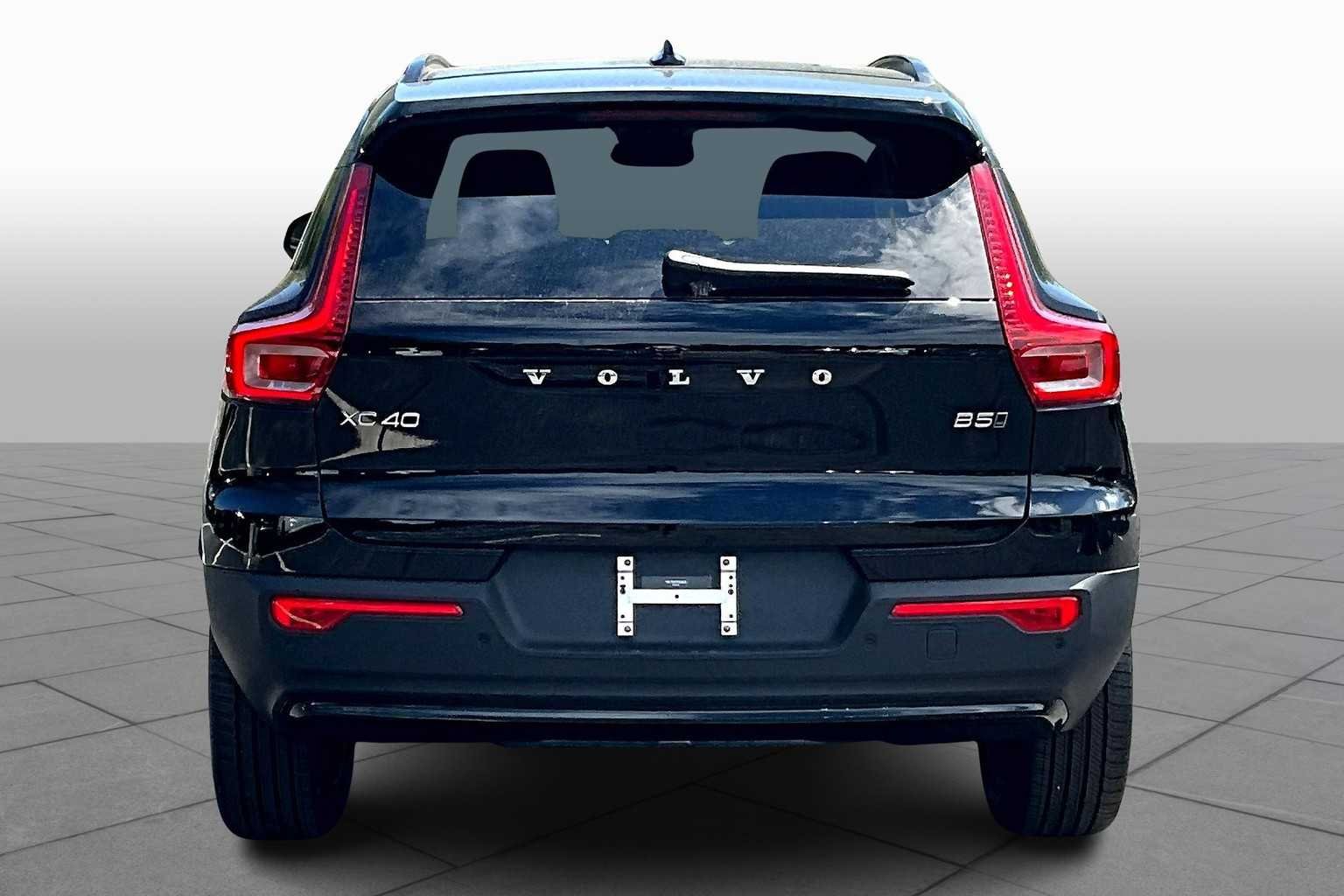 2026 Volvo XC40 Core - Photo 4