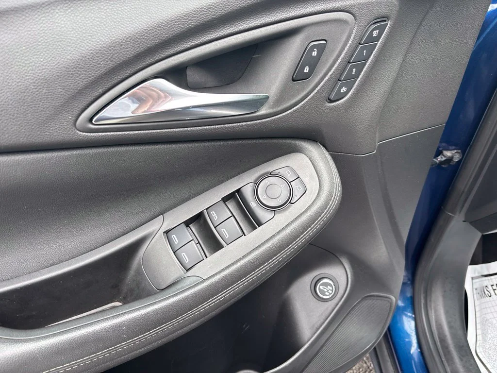 Used 2023 Blue Buick Essence image 22