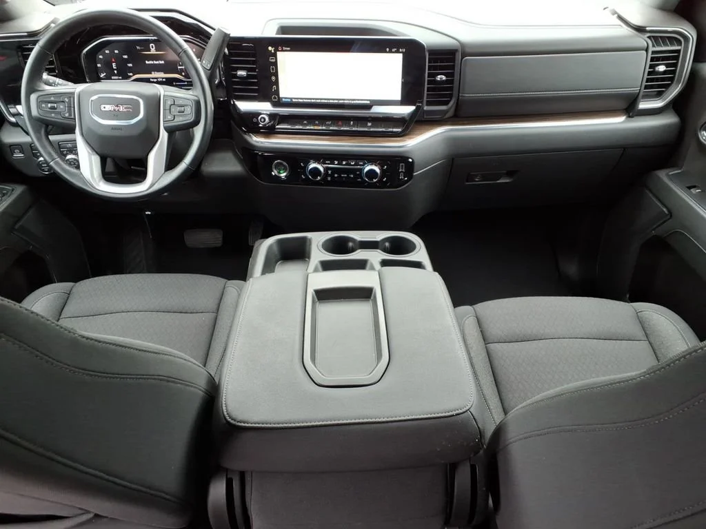 Used 2024 Cardinal Red GMC Elevation image 9