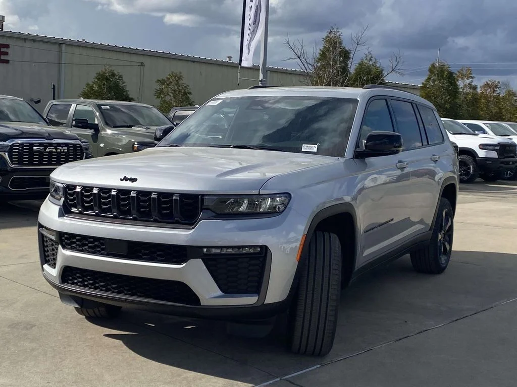 New 2026 Silver Zynith Exterior Paint Jeep Limited image 32