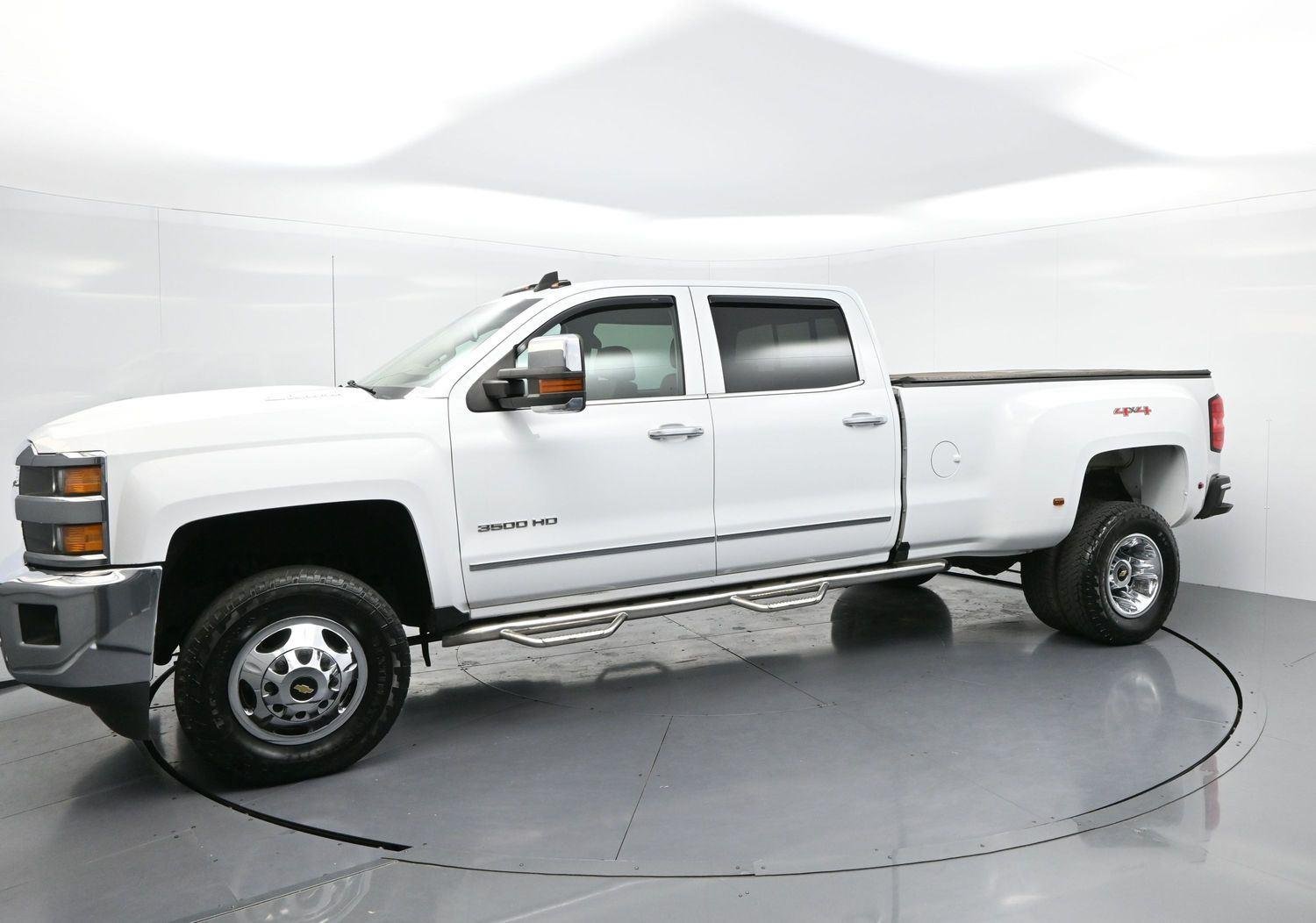 Used 2018 SUMMIT WHITE Chevrolet LTZ image 4