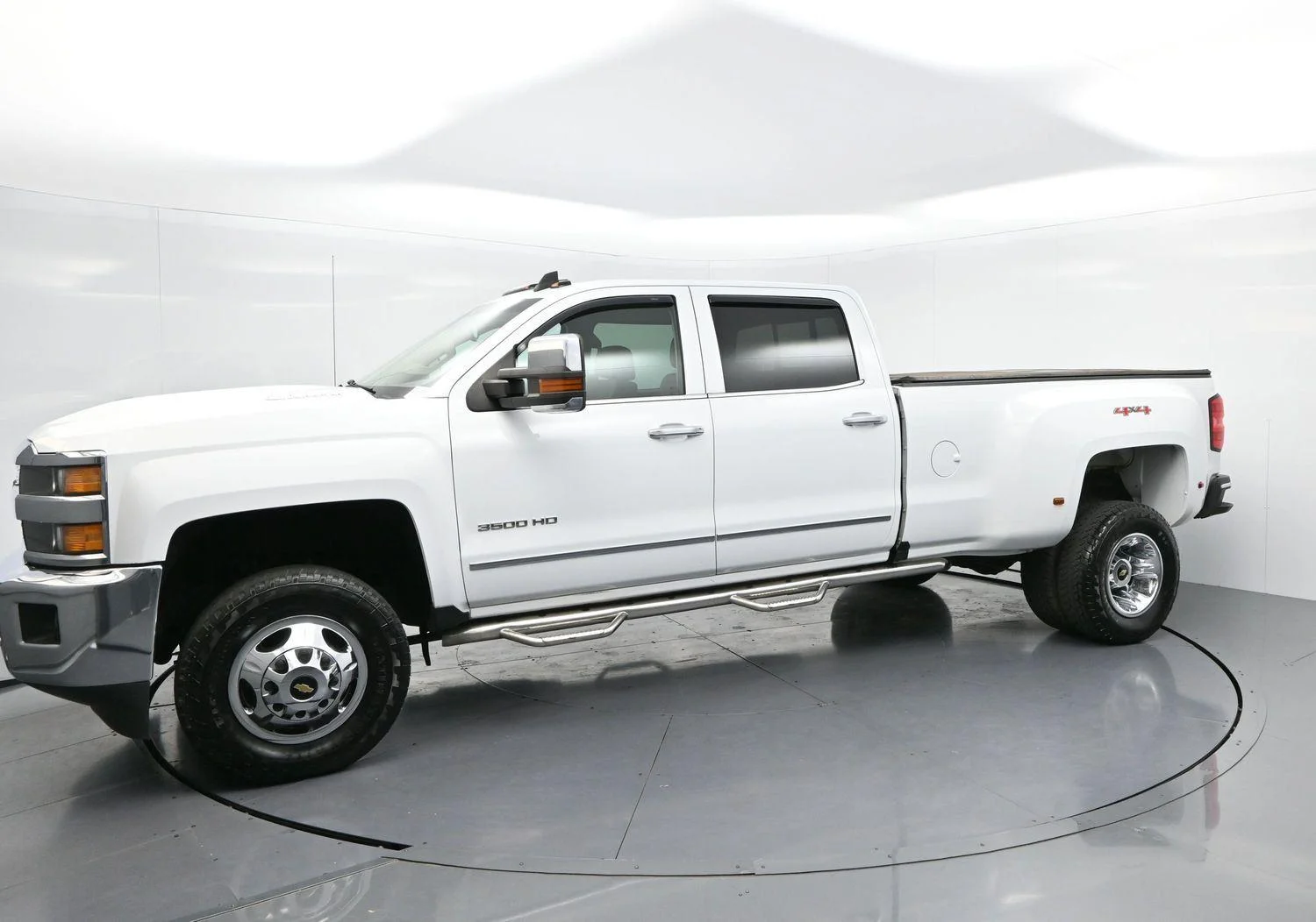 Used 2018 SUMMIT WHITE Chevrolet LTZ image 4