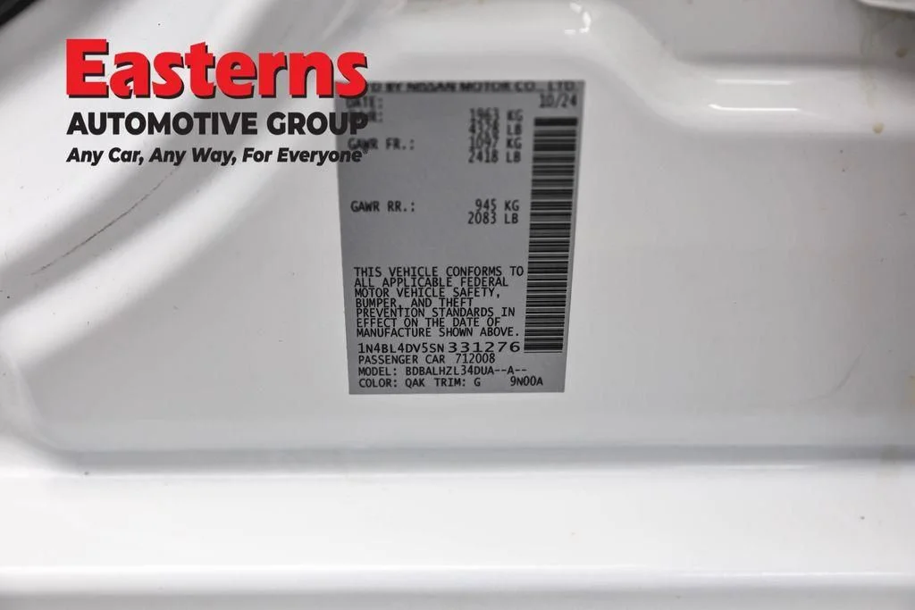 Used 2025 White Nissan 2.5 SV image 37