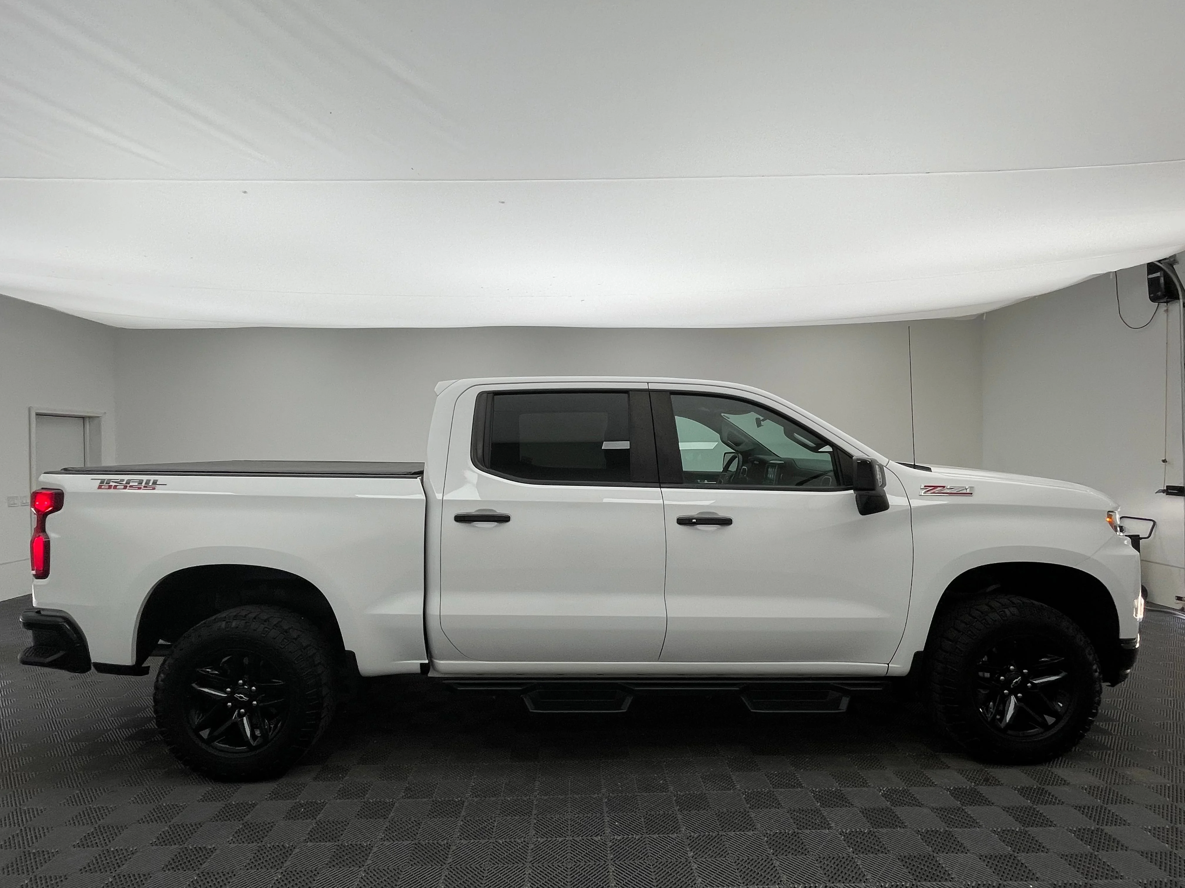 Used 2021 SUMMIT WHITE Chevrolet LT Trail Boss image 6
