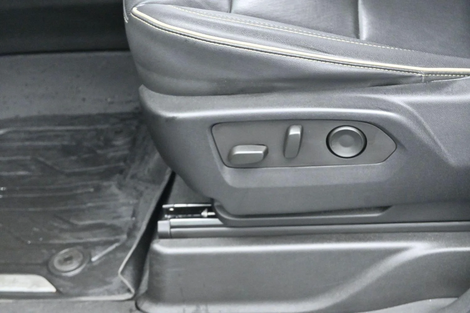Used 2022 SUMMIT WHITE GMC SLT image 16