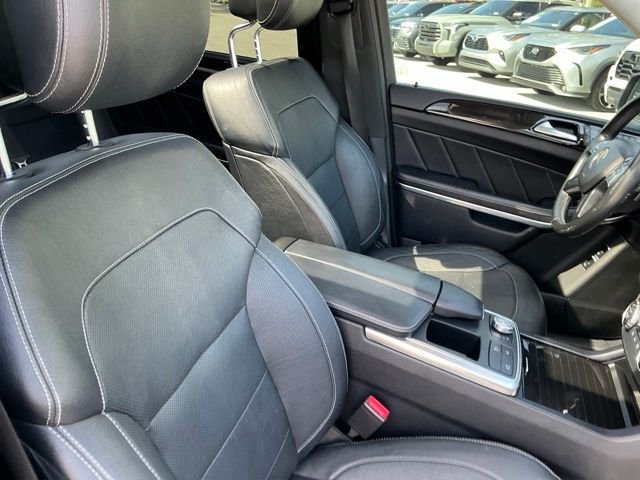 Used 2016 Gray Mercedes-Benz GL 550 image 41